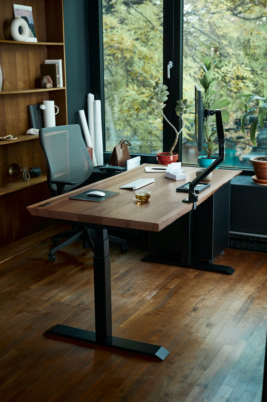 truth desk office