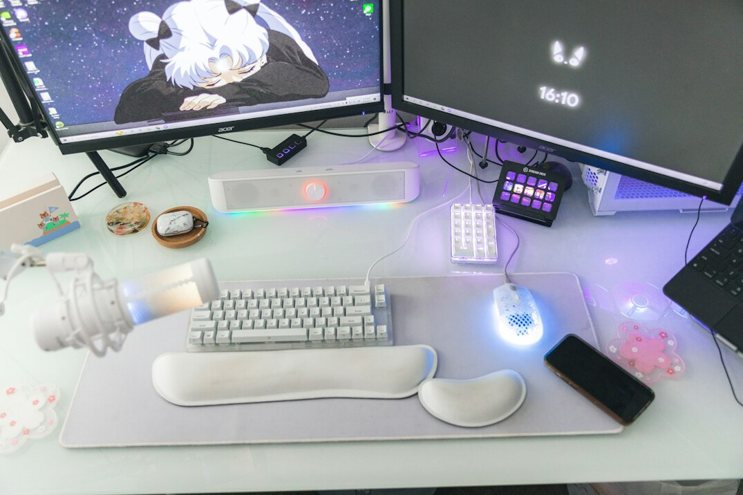 truth desk setup